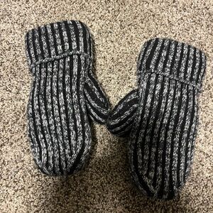 Lululemon Athletica Black and Gray Knit Mittens